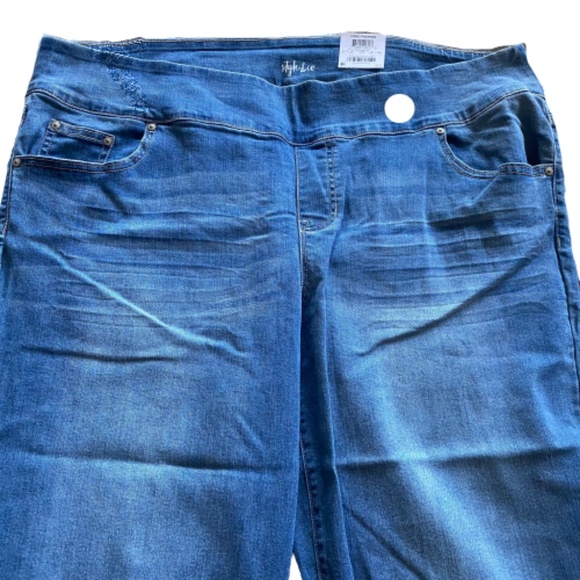 NWT Style & Co. Plus Denim Cropped Flare Jeans - Picture 2 of 4